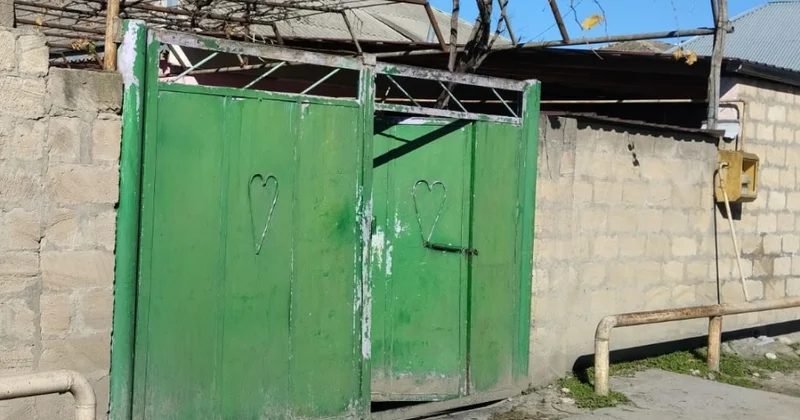 Xaçmazda törədilən qətlin təfərrüatları: 17 yaşlı yeniyetmə anasını öldürməkdə şübhəli bilinir