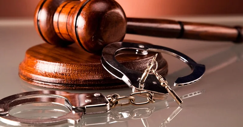 Narkoloji Mərkəzdə “rüşvət resepti“ direktorla müavininə 8 il cəza verildi