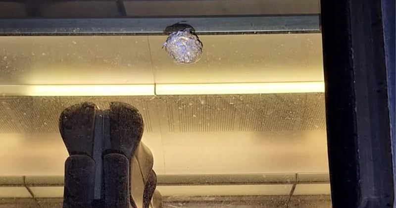 İçərisində sərnişin olan Bakı Sumqayıt qatarına daş atdılar Yenilənib