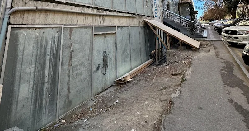 Bu küçədə qanunsuz tikinti: Nəsimi RİH hara baxır? FOTOLAR