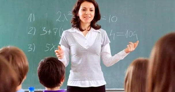 Müəllimlərin maaş sistemi dəyişir: Əməkhaqqı dərs saatına deyil, iş saatına görə veriləcək