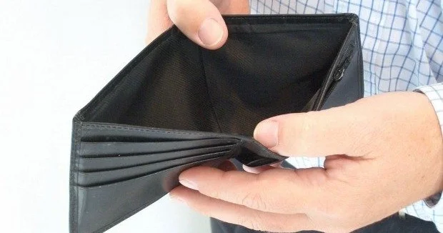 Müəllim pulunu şagirdin cibində axtarırmış TƏFƏRRÜAT