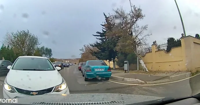 Zığda qayda pozan sürücü qarşıdan gələn maşınla az qala toqquşacaqdı VİDEO