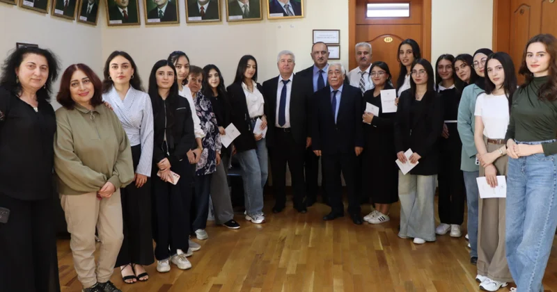 Dəyirmi masa: “Azərbaycanın istiqlal şairi Bəxtiyar Vahabzadə 100 il”