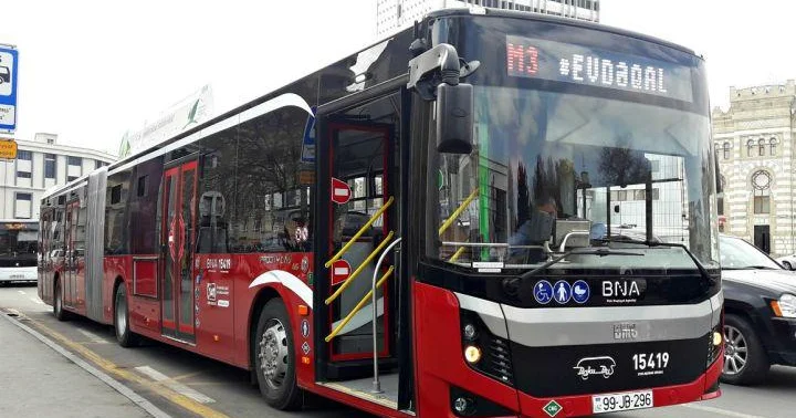 Bu avtobusun hərəkət istiqaməti dəyişir Gediş haqqı...