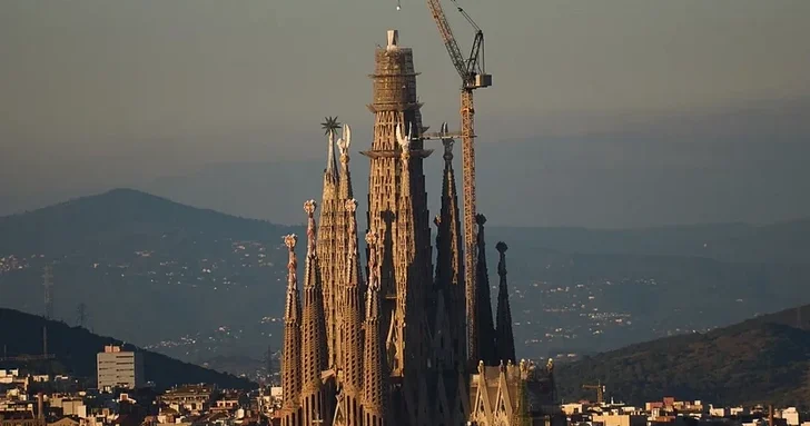 Sagrada Familia в Барселоне стала самой высокой церковью в мире