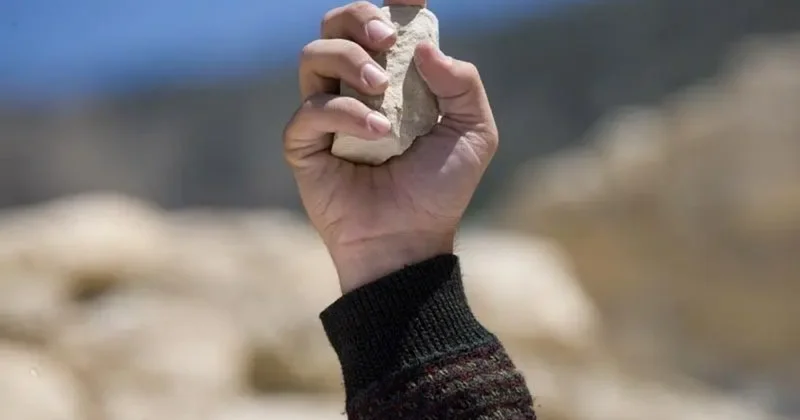 36 yaşlı arvadının başını daşa vuraraq öldürmüşdü: Xüsusi amansızlıqla qətl törədən Rəşada HÖKM OXUNDU