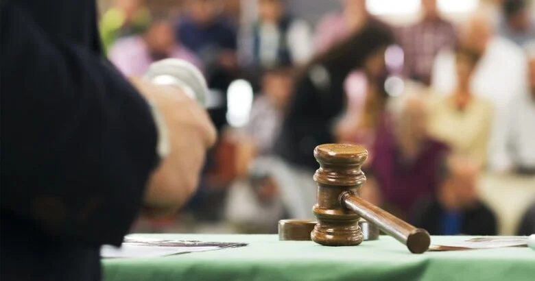 62 maşın hərraca çıxarılıb