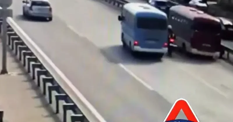 Бакинский автобус сбил мотоциклиста ВИДЕО