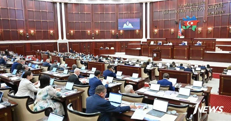 На заседании Милли Меджлиса рассматривается 11 вопросов