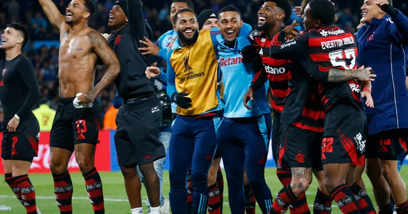 Libertadores kubokununda maraqlı olay: Rəqib futbolçuların diqqətini yayındırmaq üçün meydana əsginazlar səpildi FOTO