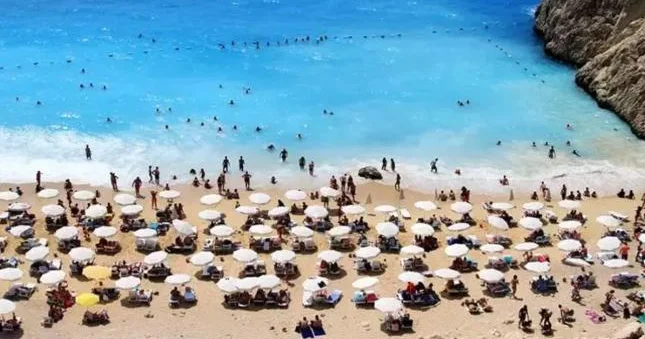 Bu il Antalyaya gələn turistlərin sayı 16 milyonu ötüb