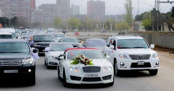 Bakıda ucu bucağı görünməyən toy korteji kimindir? VİDEO