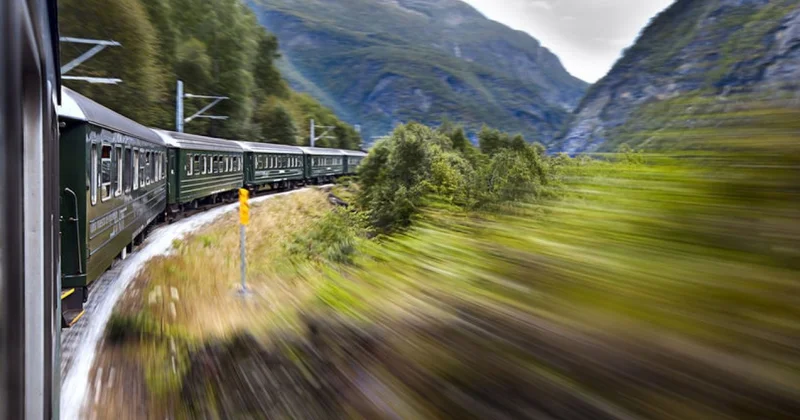 Serbiyada bütün dəmir yolu hərəkətləri dayandırıldı