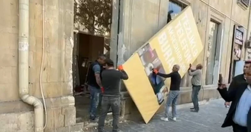 Memarlıq abidəsində aparılan qanunsuz işlər reklam banerləri arxasında gizlədilibmiş RƏSMİ