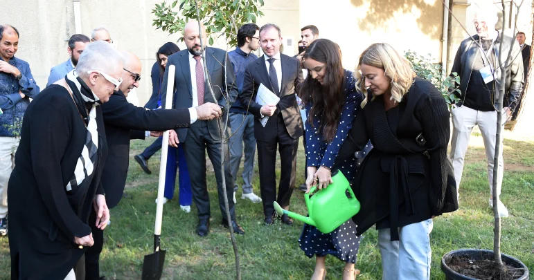 В рамках ART Weekend представлен перформанс Фисташка: живое наследие (ФОТО)