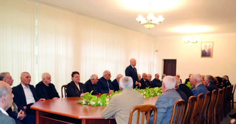 Mingəçevirdə ağsaqqallarla görüş