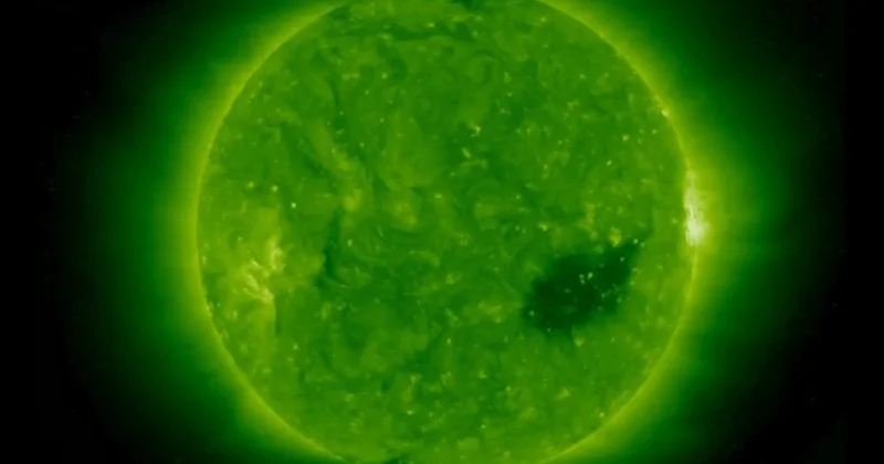 Земля попала в поток плазмы из корональной дыры на Солнце