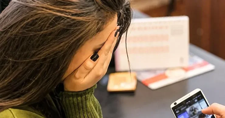 Tiktok a girən arvadına işgəncə verdi Onun adından kişilərə intim mesaj yazdı