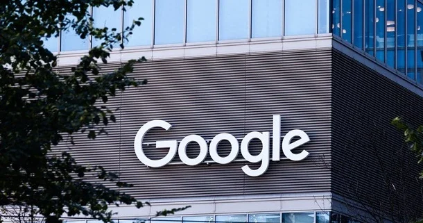 Акции Google упали более чем на 10%