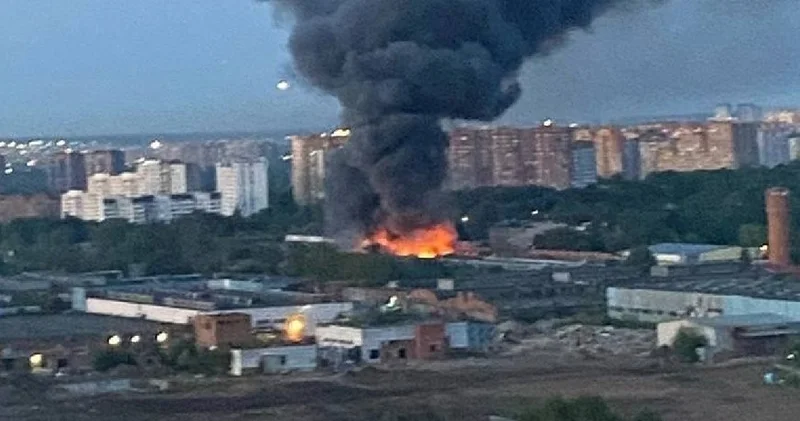 Возле Шереметьево предположительно горит нефтебаза Роснефти Теги: