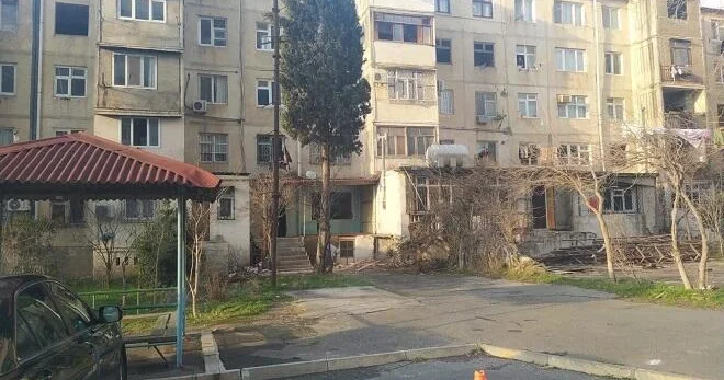 Binanın həyətində parklanma haqqını kim müəyyən etməlidir?
