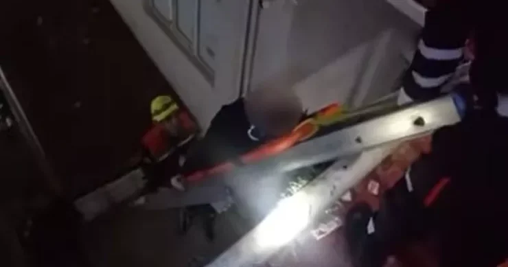 Abşeronda gənc oğlan binadan yıxıldı VİDEO