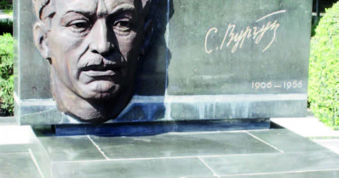 Xalq şairinin ölməzlik abidələri