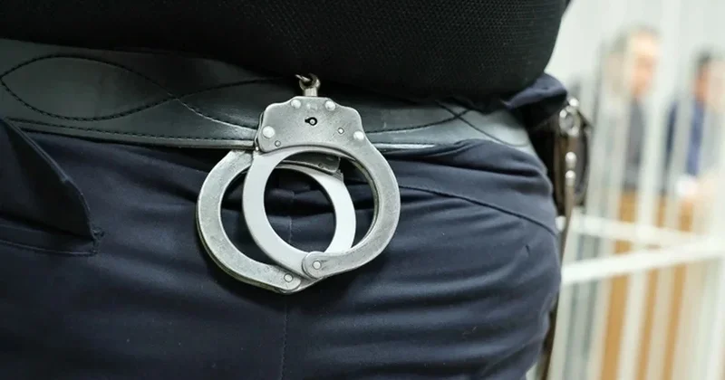 Varşava polisi Konstitusiya Məhkəməsinin binasına daxil olmağa çalışan üç etirazçını saxlayıb