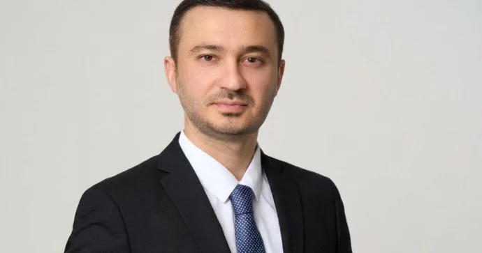 Kəmaləddin Heydərovun oğlu məktəblərdən YAZDI