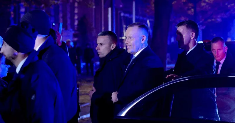 Prezident binadan səhərə yaxın çıxıb Polşada vəziyyət nə yerdədir?