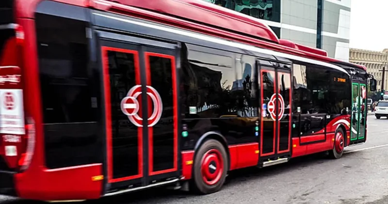 “BakuBus”un avtobusu qəza törətdi FOTO KONKRET