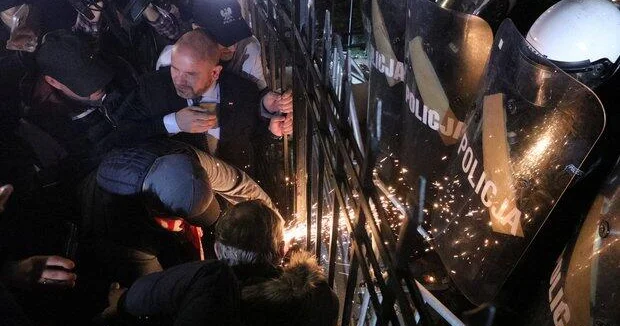 В Польше узнали о приказе раздать полицейским пулеметы