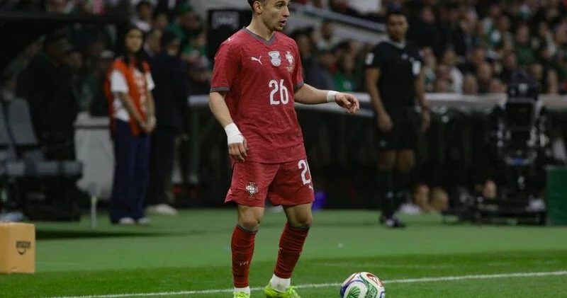 Portuqaliya millisinin futbolçusu hakimi təhqir etdiyinə görə cəzalandırıldı