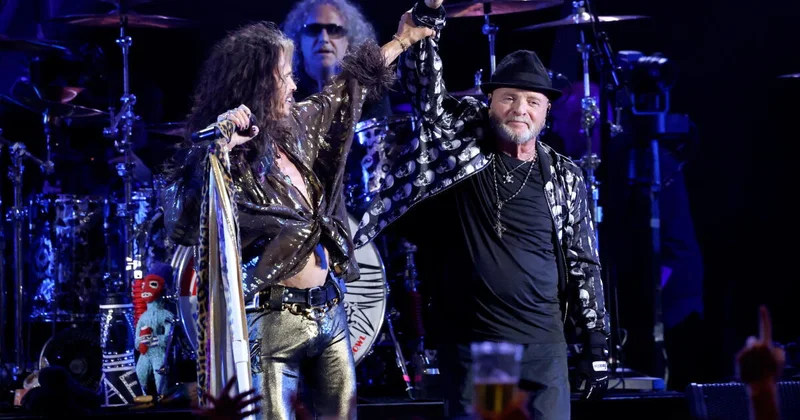 Aerosmith üç ildən sonra səhnəyə qayıtdı Konsertə Conni Depp və Deyv Qrohl da qoşuldu