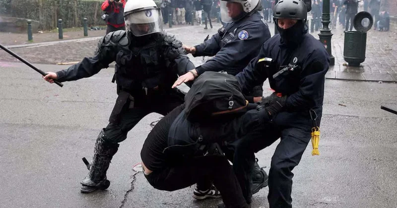 Almaniyanın 34 şəhərində gənclər küçələrə töküldü Polislə toqquşmalar oldu Video
