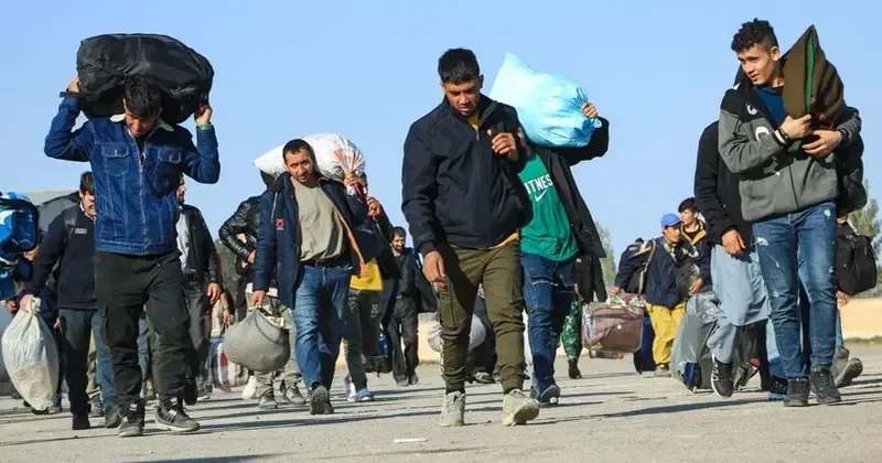 Tramp 150 dən çox əfqanı deportasiya edir