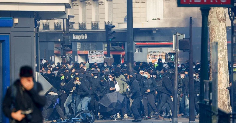 Parisdə etiraz aksiyaları ilə əlaqədar 40 dan çox metro stansiyası bağlanacaq