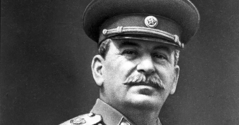 Stalinin cənazəsi Mavzoleydən necə çıxarılıb? Tarixçi gizli əməliyyatın təfərrüatlarını açıqlayıb