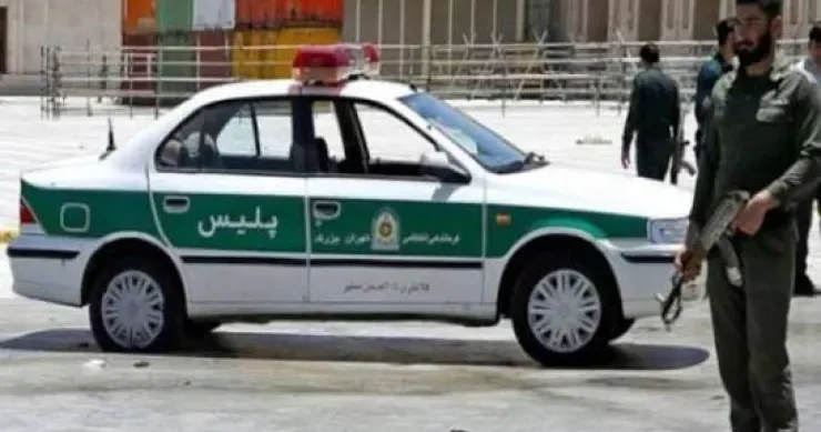 İranda gərginlik pik həddə: etirazçılar polisin maşınını ələ keçirdi VİDEO