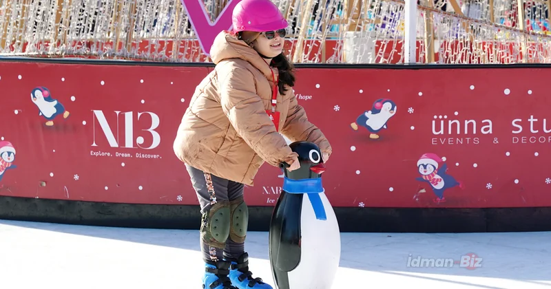 Bakı bulvarındakı buz meydançasında bayram ab havası in FOTOREPORTAJI