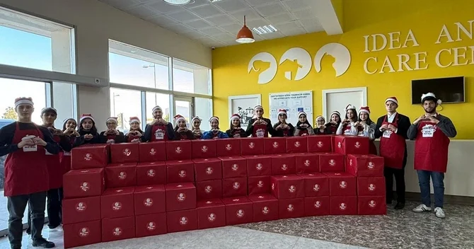 Leyla Əliyevanın təşəbbüsü ilə Bizim Mətbəx layihəsi çərçivəsində aztəminatlı ailələrə bayram sovqatları çatdırılıb