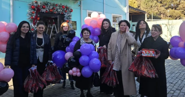 Vəkillər Kollegiyasının üzvləri uşaq sığınacağında yaşayan balacaların bayram sevincini bölüşüblər