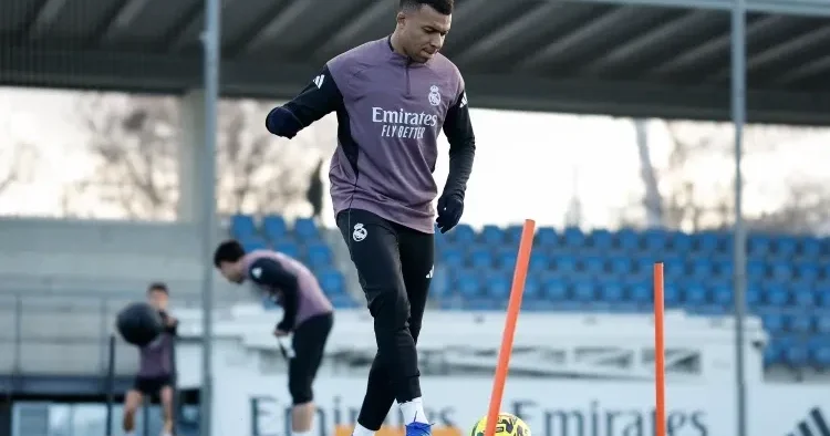 Mbappe təxminən bir ay yaşıl meydanlardan kənarda qalacaq