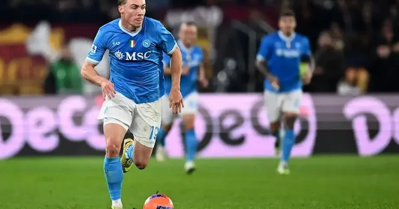 Napoli icarəyə götürdüyü futbolçunu birdəfəlik heyətinə qatacaq