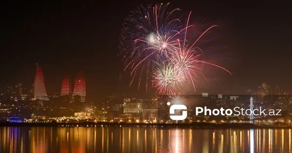 Состоялся праздничный фейерверк по случаю Дня солидарности азербайджанцев мира и Нового года