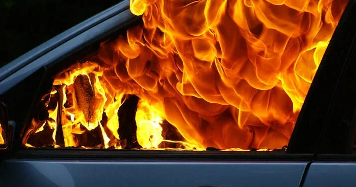 Şəmkirdə “BMW” markalı minik avtomobili yandı