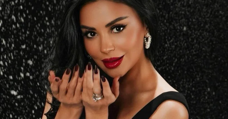 Vüsalə Yeni il FOTOları ilə diqqət çəkdi