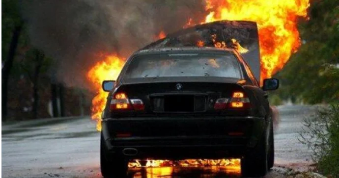 Şəmkirdə BMW yanıb Elektrik naqillərində qısa qapanma olub