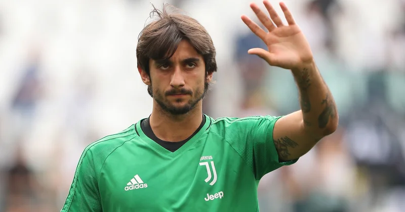 Yuventus yetirməsini istəyən klubun təklifini rədd etdi